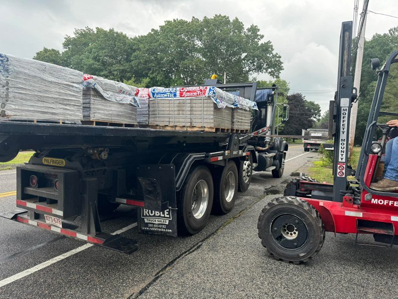 landscape Moffet Pallet Delivery